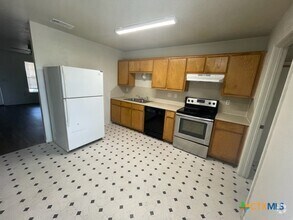 Building Photo - 3201 Hereford Ln