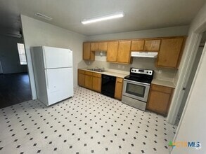 Building Photo - 3201 Hereford Ln