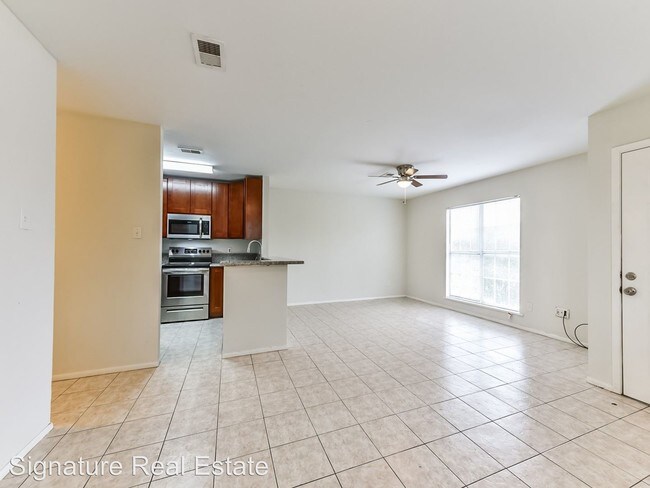Building Photo - 13902 Buckingham Dr