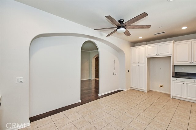 Building Photo - 933 Terrace Ln W