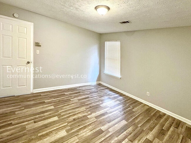 Building Photo - 1942 Cornell Way