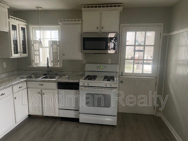 Building Photo - 323 Idlewood Rd