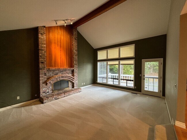 Building Photo - Stunning 5-Bed Home with Panoramic City Vi...