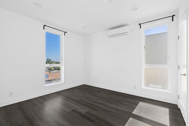 Building Photo - 228th