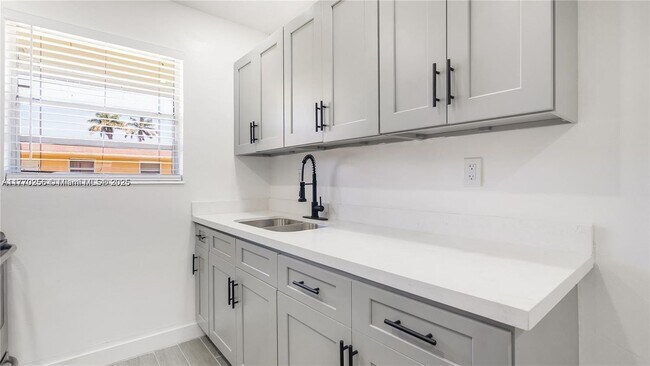 Foto del edificio - 14980 NE 5th Ct