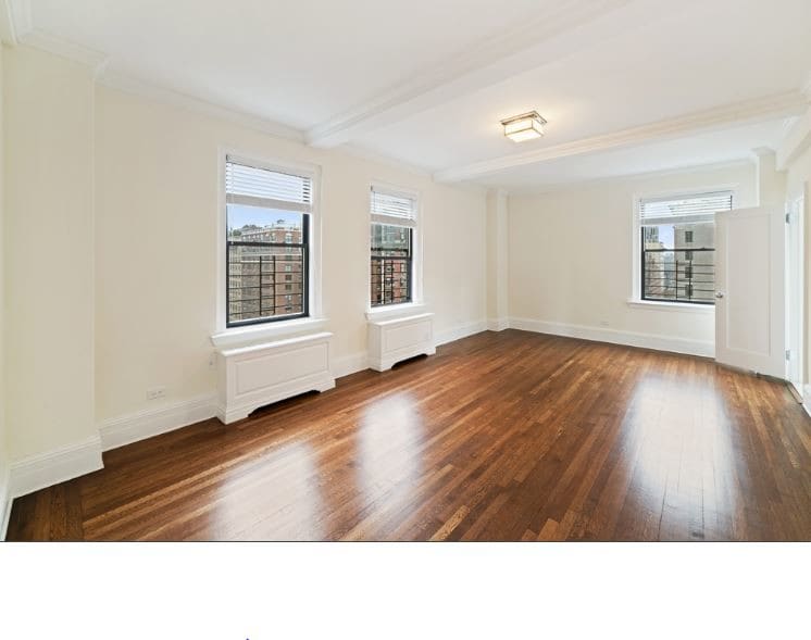 Primary Photo - 1085 Park Ave