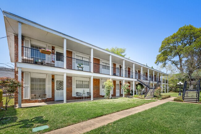 Foto del edificio - Colonial Oaks Apartments