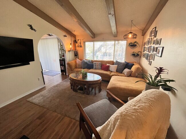 Foto del edificio - 1332 Millcreek Dr