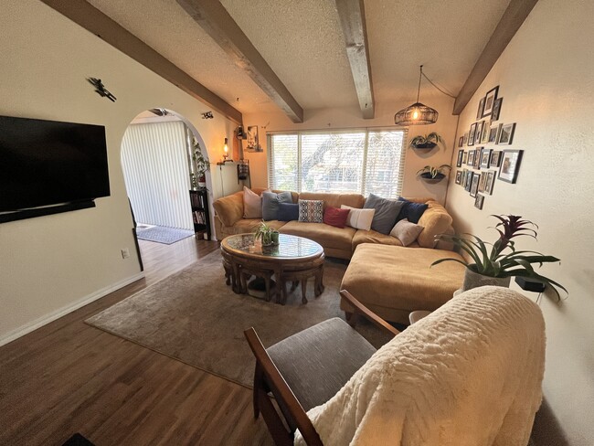 Building Photo - 1332 Millcreek Dr