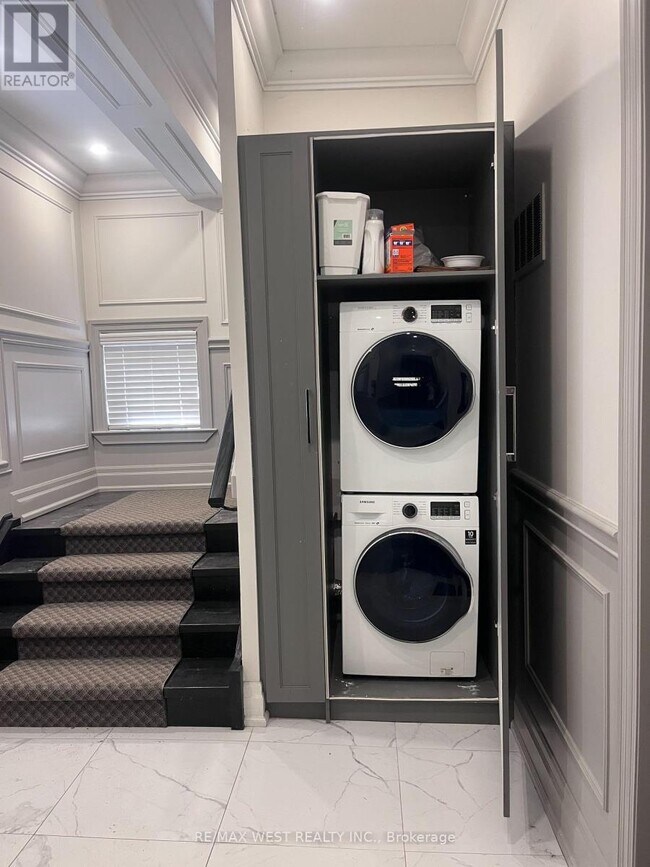 Photo du bâtiment - 1495 King St W