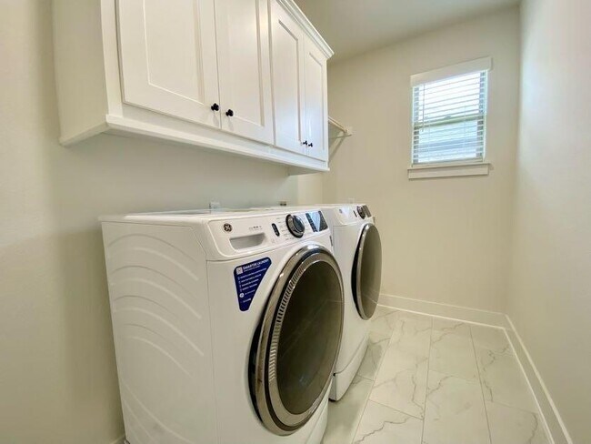 Foto del edificio - 730 Marianne St