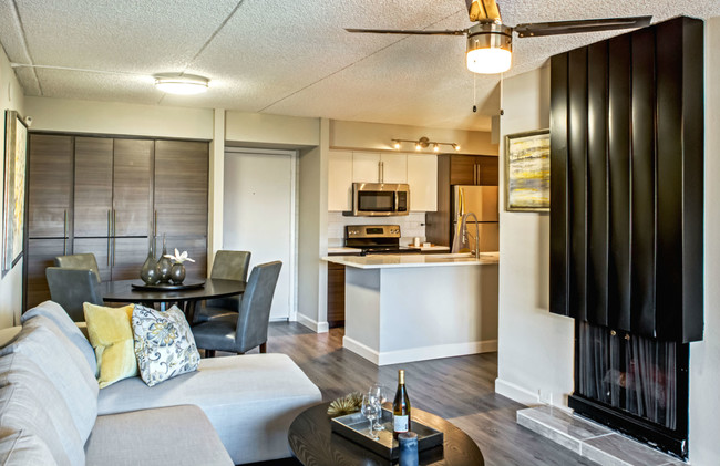 Capri on Camelback Apartments - Phoenix, AZ | Apartments.com