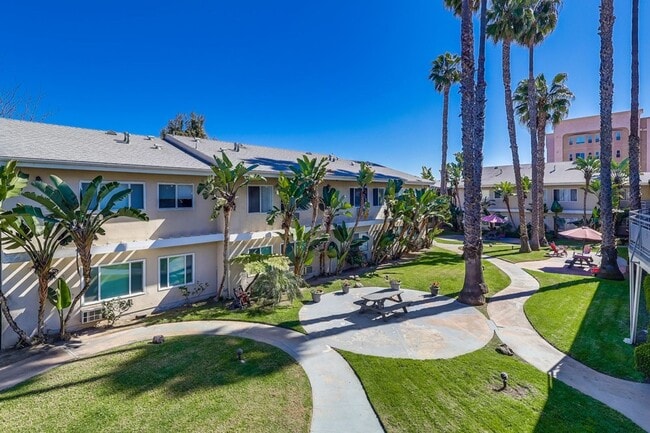 Foto del edificio - 3636 W Imperial Hwy (B)