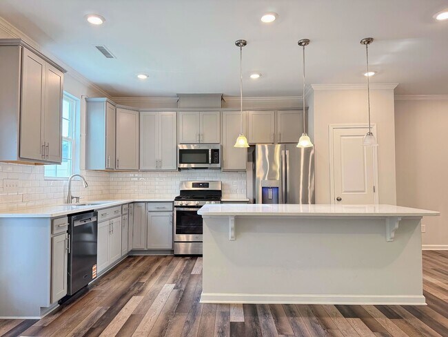 Foto del edificio - 3 Bedroom One Garage Townhome for Rent
