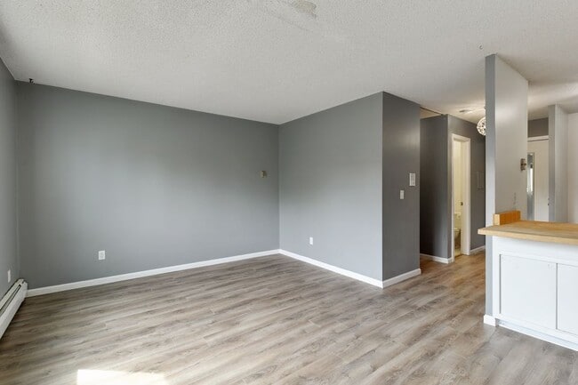 Building Photo - 2616 Harriet Ave