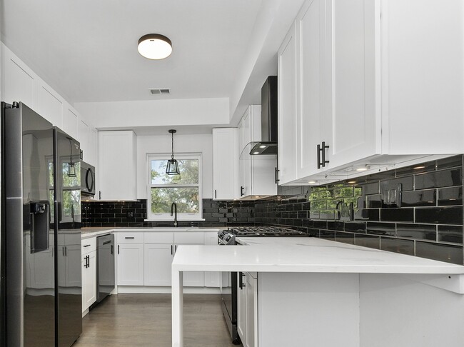 Building Photo - 3720 S Calumet Ave