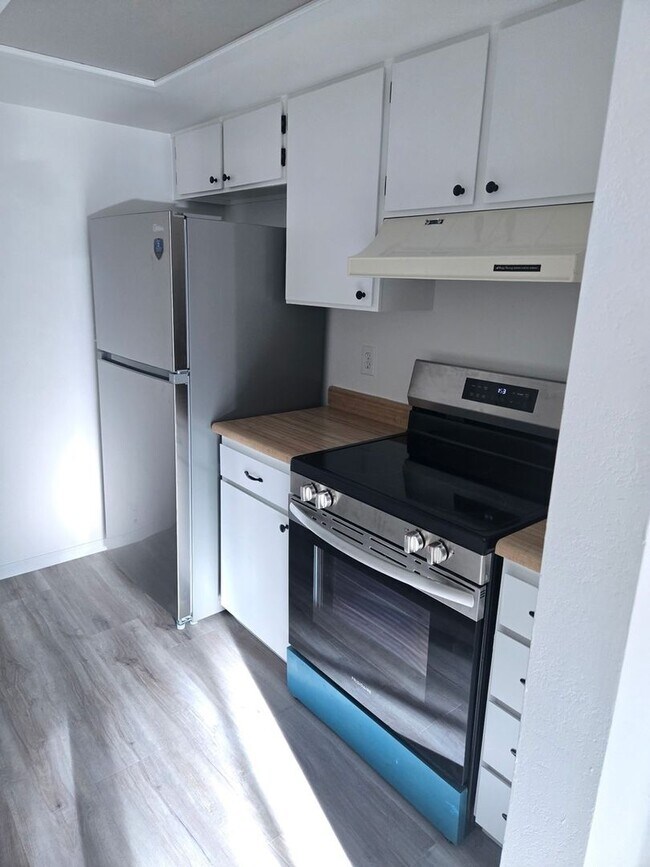 Building Photo - 7720 W 87th Dr