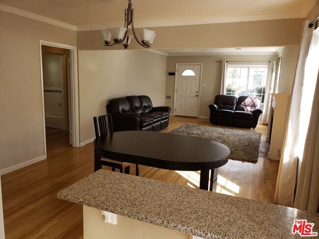 Foto del edificio - 1729 S Carmelina Ave