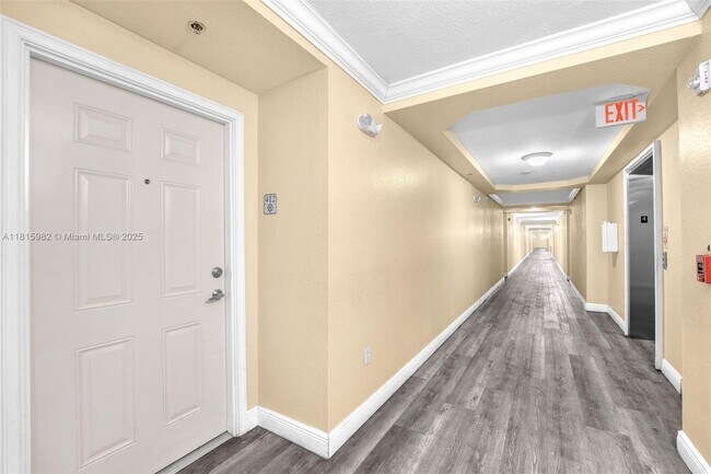 Foto del edificio - 2415 NW 16th St Rd