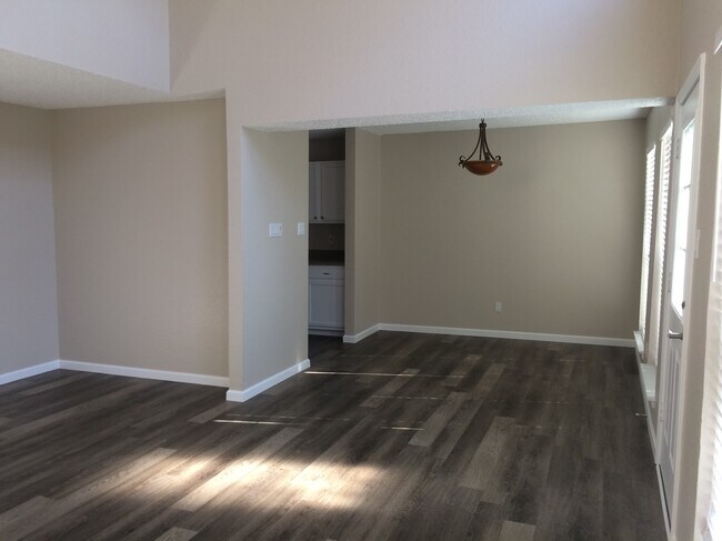 Living/Dining Room - 1205 W Hudgins St