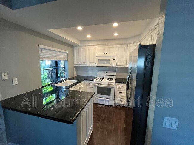 Foto del edificio - 4782 Tiara Dr