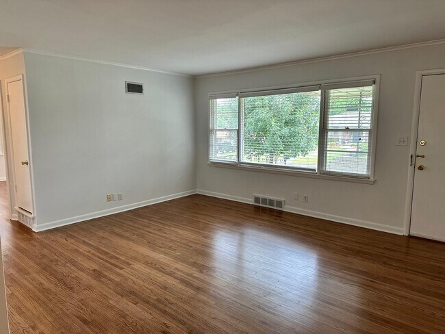 Foto del edificio - 2813 E 36th Pl