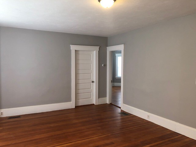 Foto del edificio - 251 Pond Street