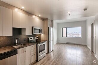 Building Photo - 30 Bd Saint-Joseph E