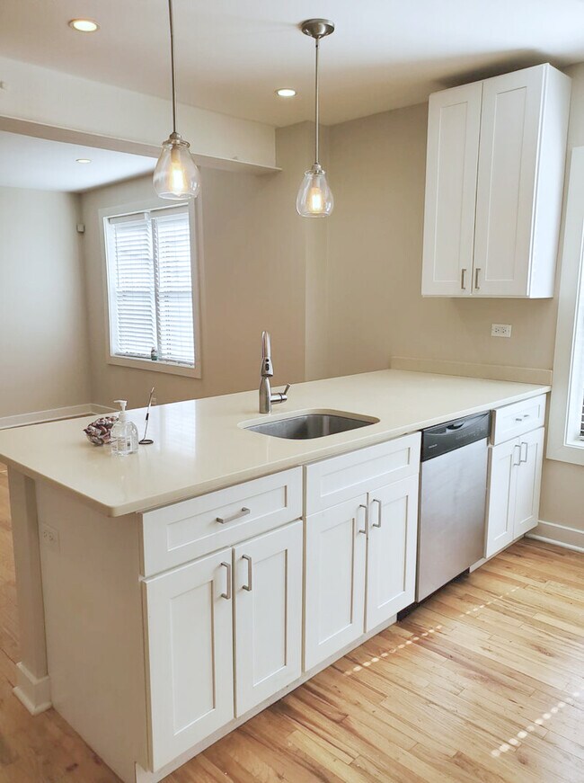 Foto del edificio - 3609 N Lakewood Ave