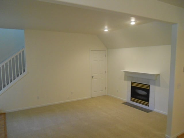 Building Photo - DUPONT! 3 BEDROOM 2.5 BATH CONDO WITH 2 CA...