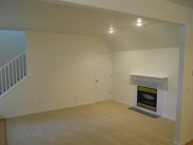 Foto del edificio - DUPONT! 3 BEDROOM 2.5 BATH CONDO WITH 2 CA...