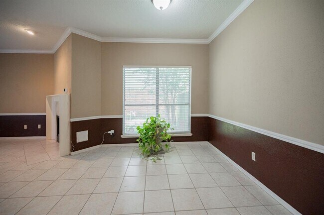 Building Photo - 1114 Gulfton Dr