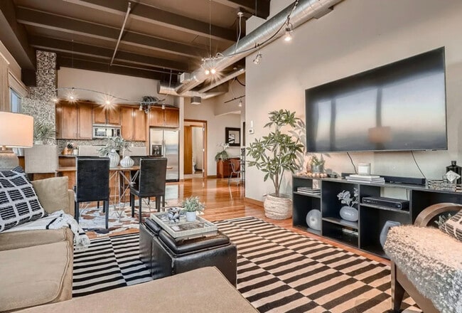 Foto del edificio - 100 Park Ave W