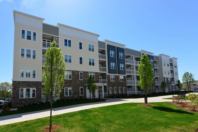 Foto del edificio - 130 University Ave