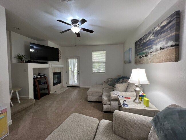 Foto del edificio - Gorgeous Townhome near Downtown Ventura & Beaches