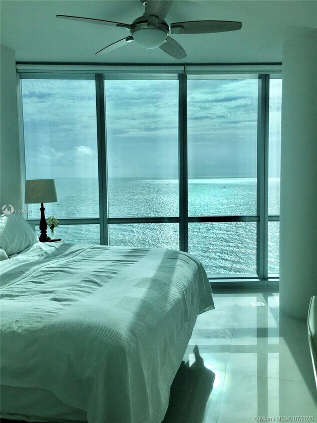 Primary Photo - 17121 Collins Ave