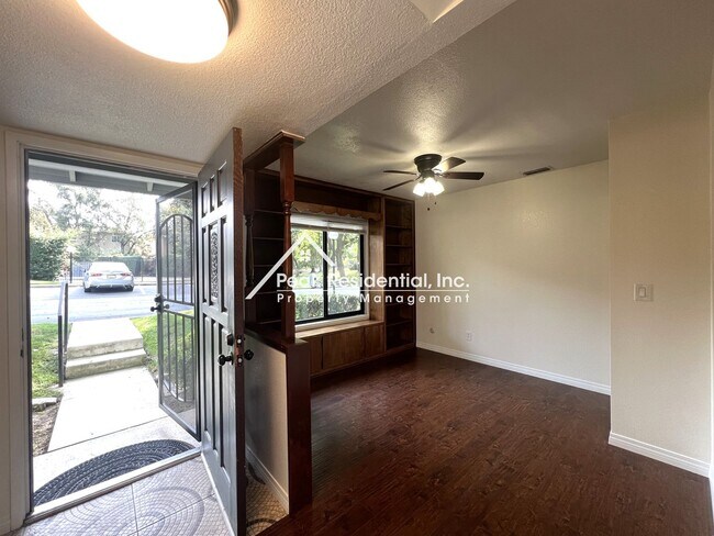 Foto del edificio - Wonderful 2bd/2ba Citrus Heights Condo with 2 Car Garage!