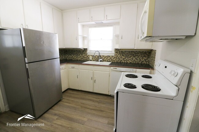 Foto del edificio - Spacious 5 Bedroom Home Perfectly Located ...