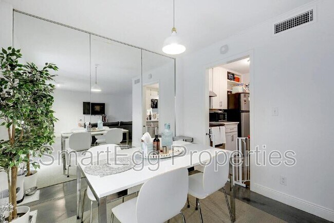 Foto del edificio - 6718 Silvermine Dr