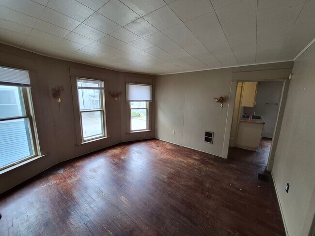 Building Photo - 170 Marion Ave