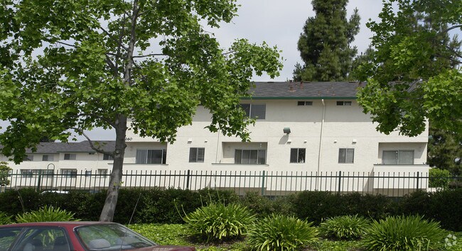 Building Photo - Park Terrace Town Homes