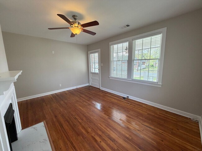 Foto del edificio - Cozy 2/1 Brick House in Celanese- $1,250