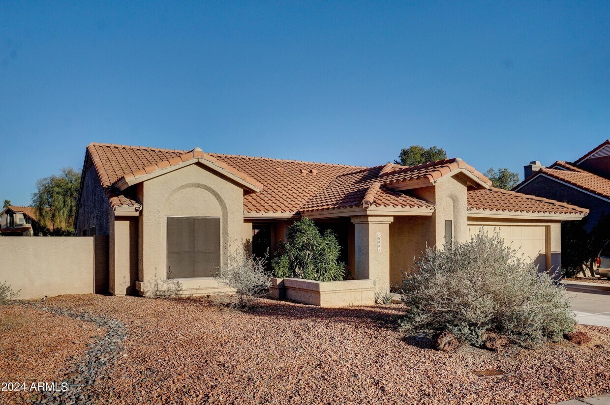 Primary Photo - 15001 S 40th Pl