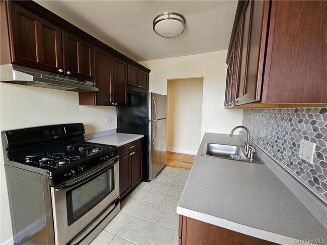 Foto del edificio - 7 Greenridge Ave