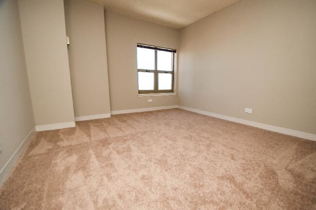 Building Photo - 114 W Chestnut St