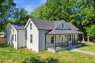 Building Photo - 1106 Attica St