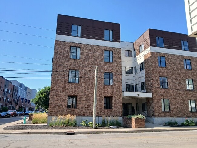 Building Photo - 721 E North St