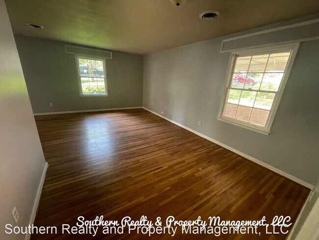 Building Photo - 3 br, 2 bath House - 4401 Donovan Drive