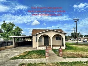 Building Photo - 261 N B St