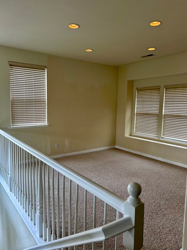 Building Photo - $3,090 / GORGEOUS 4 BEDROOM HOME IN WICKLU...